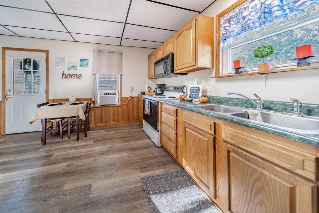 Cottage In The Falls, 2 B, 2 Bath, Fireplace 쿠야호가폴스 외부 사진