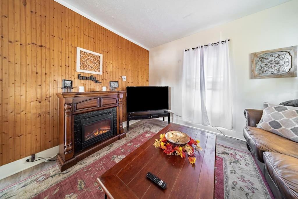 Cottage In The Falls, 2 B, 2 Bath, Fireplace 쿠야호가폴스 외부 사진